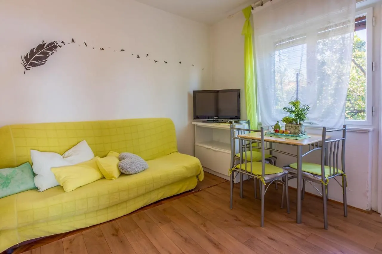Apartments Marmar Crikvenica 0*,